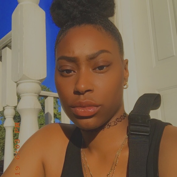 Meet your Posher, Machella - Picture 1 of 1